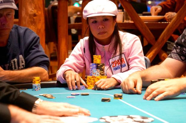 LA SENGPHET IN CONTENTION HEADING TO DAY 2 OF HARVEYS LAKE TAHOE MAIN EVENT