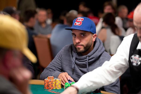 SMAIN MAMOUNI BAGS MAIN EVENT DAY 1B CHIP LEAD