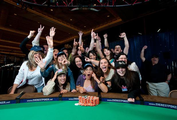 Vanessa Hellebuyck Wins WSOP Gold Bracelet in Event 22