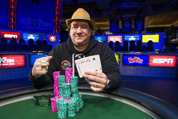 CHRIS WALLACE TAKES DOWN THE 10K HORSE EVENT