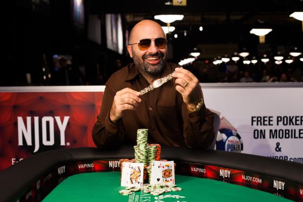 ARASH GHANEIAN RIDES TO A GOLD BRACELET VICTORY IN HORSE TOURNAMENT