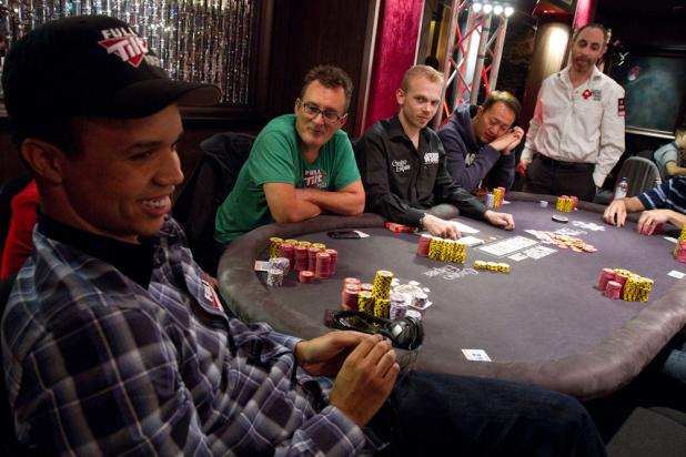 PHIL IVEY IS ALL SMILES AS HE SEEKS 9TH WSOP GOLD BRACELET AT WSOPE MAIN EVENT