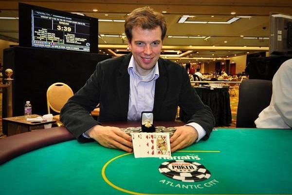 NICHOLAS GOEDERT SCORES HIGH MARKS AT HARRAH'S RESORT