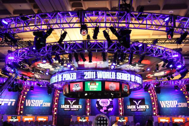 GIANT UFO LANDS AT 2011 WSOP!